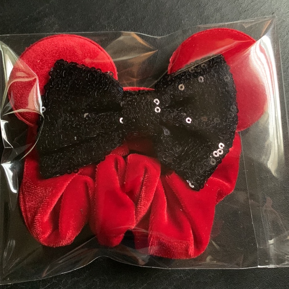 ❣️LAST ONE❣️NEW! Mouse Ears Scrunchie with Black Sequin Bow - Picture 2 of 2